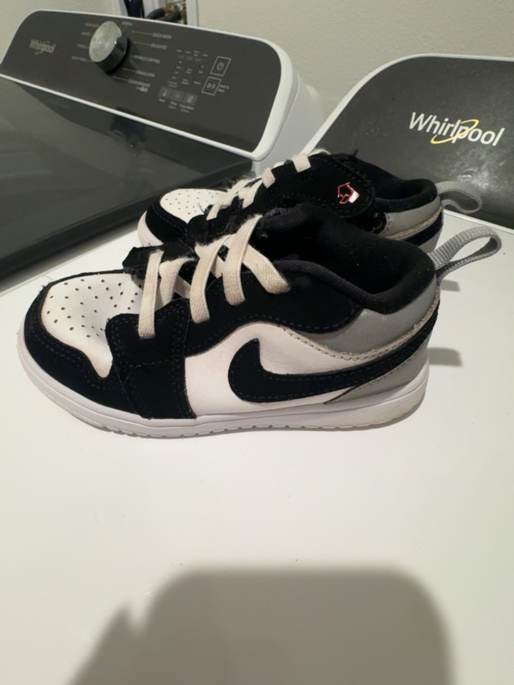 Nike Kids Black, White & Gray Low-Top Sneakers